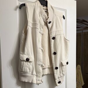 Old Navy Cream Quilted Fleece-Lined Vest